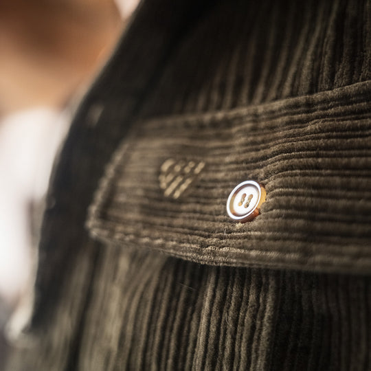 Chemise Lizieux velours - kaki FEROCE détail velours et logo poitrine