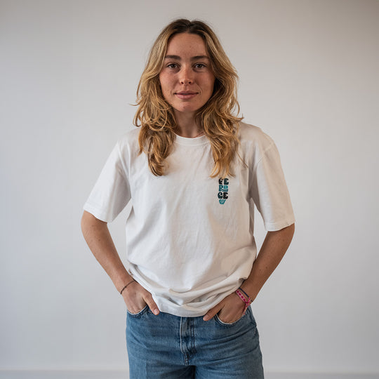 T-shirt coton bio Lefkes - bleu FEROCE porté de face homme