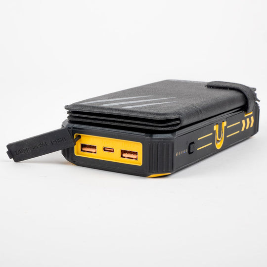 batterie externe solaire FEROCE 20000 mAh vue de face avec ports USB