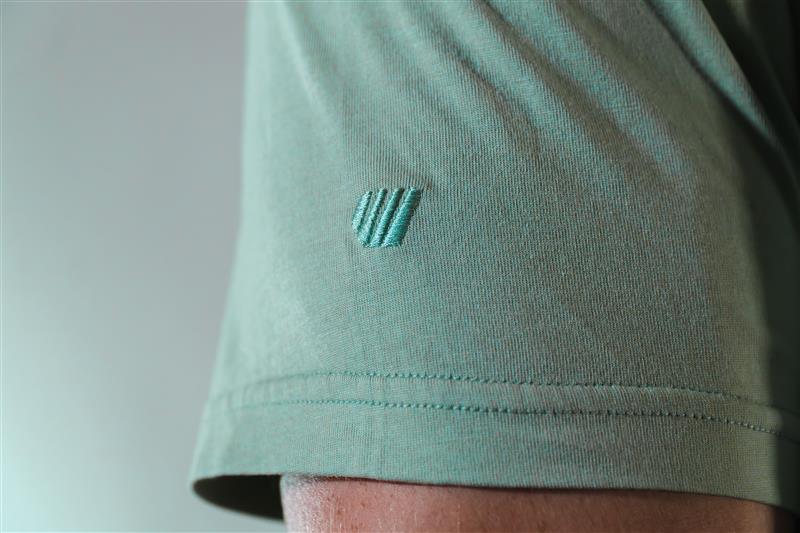 T-shirt coton bio Kétos vert glacé détail manche logo