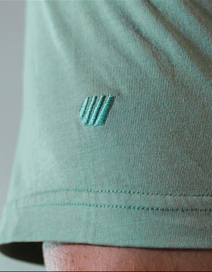 T-shirt coton bio Kétos vert glacé détail manche logo
