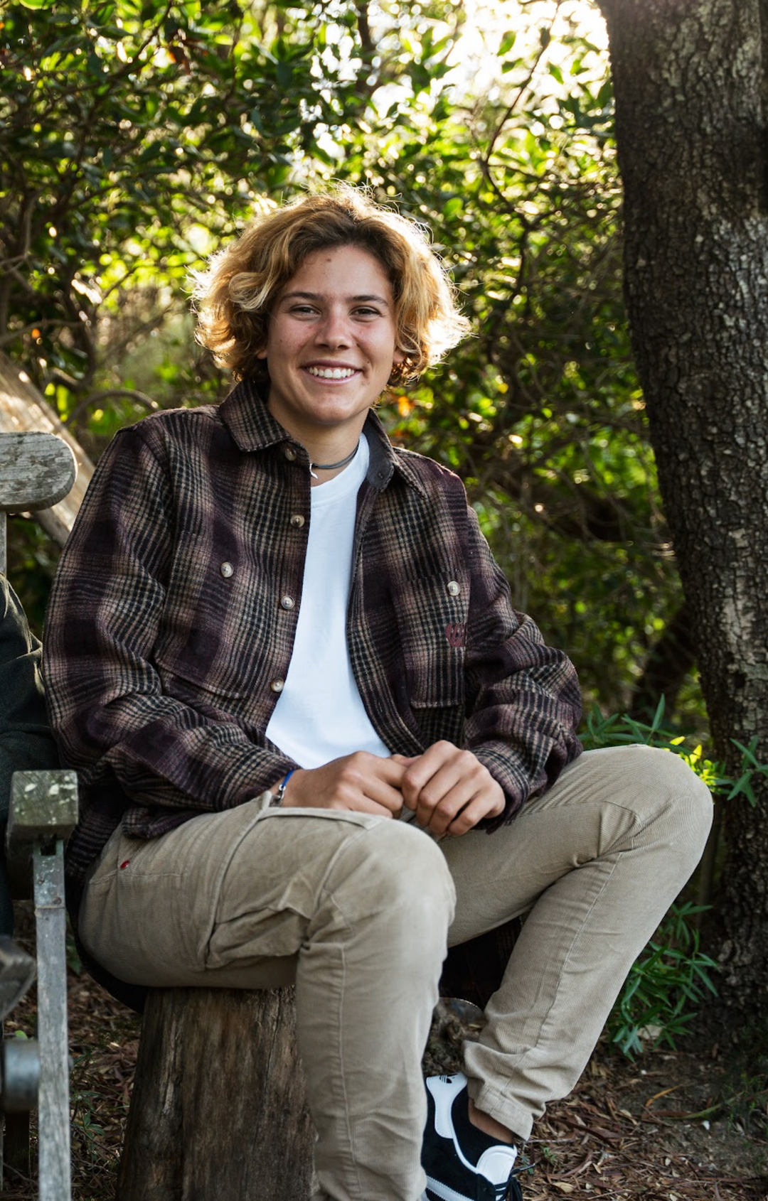 Chemise Mezenc en laine - Bordeaux FEROCE portée en extérieur