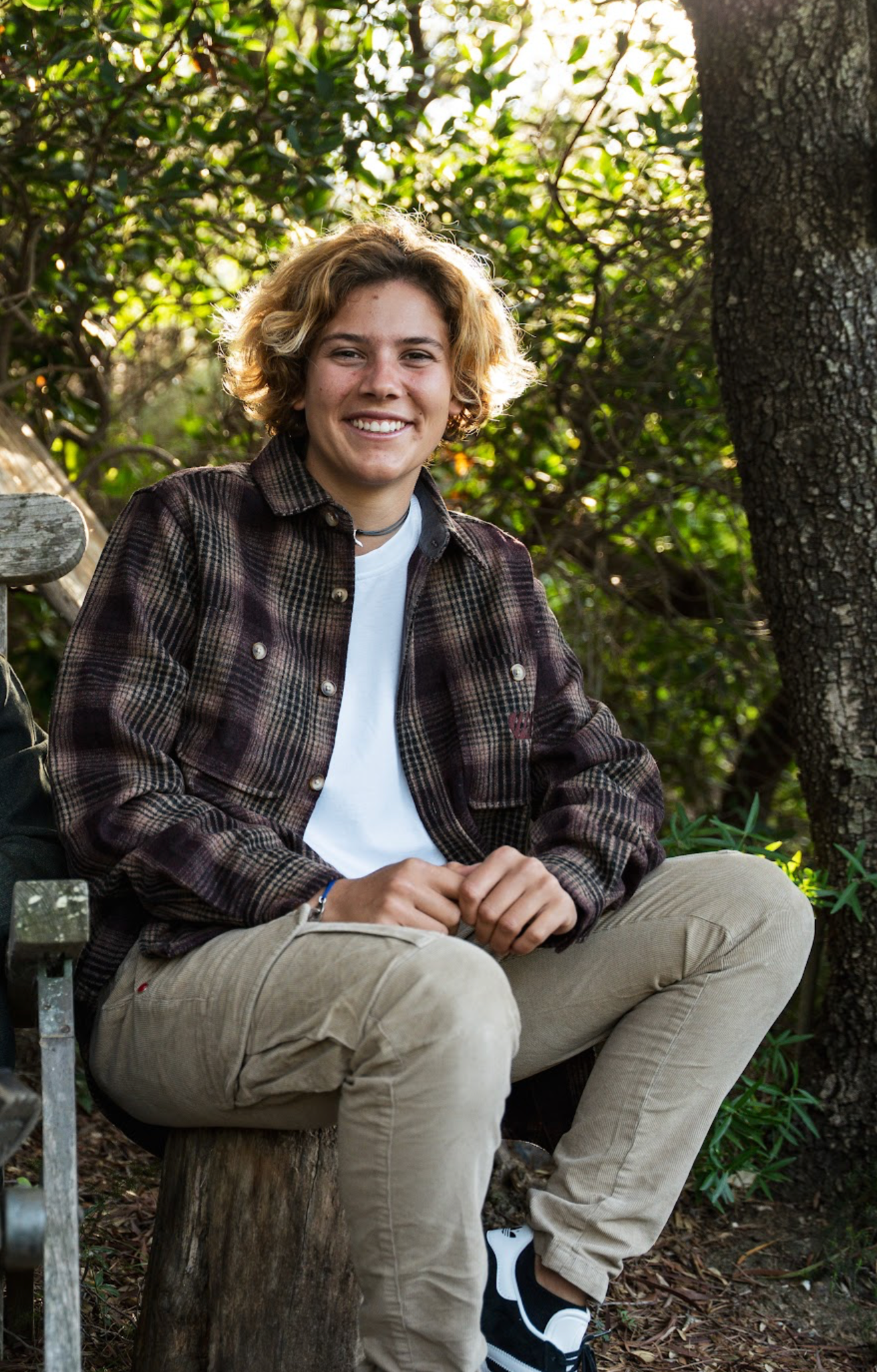 Chemise Mezenc en laine - Bordeaux FEROCE portée en extérieur