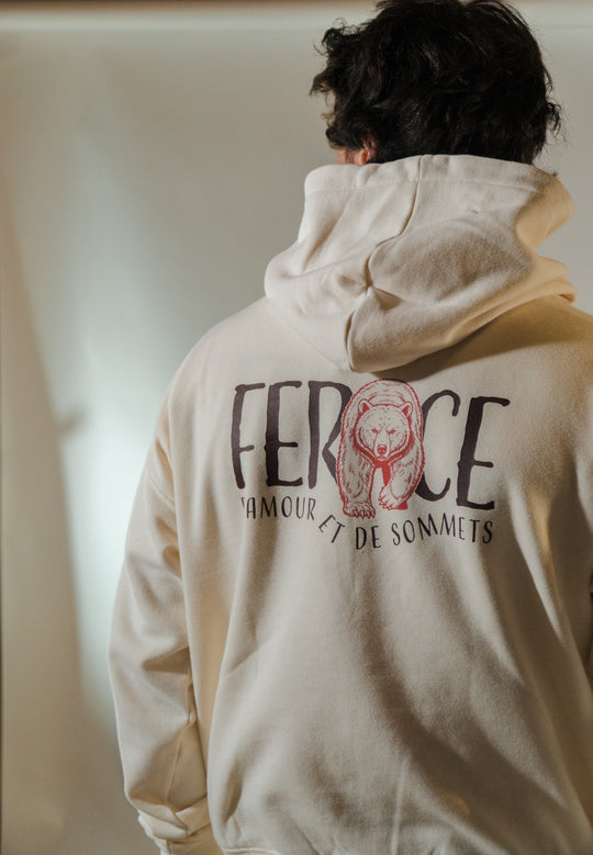 Hoodie Yellowstone écru porté détail impression dos