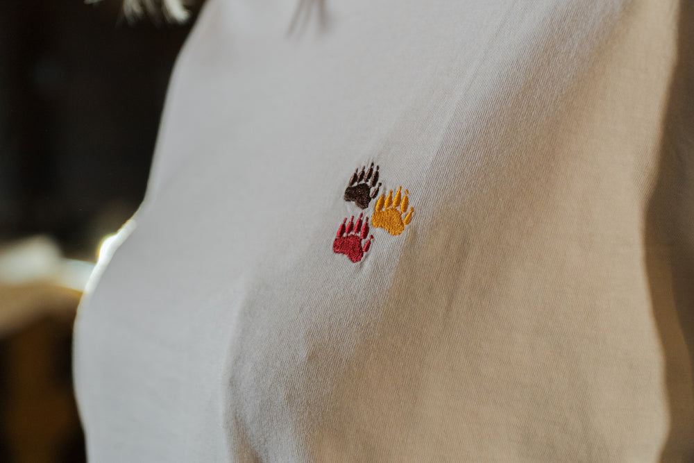 T-shirt coton bio écru détail logo poitrine