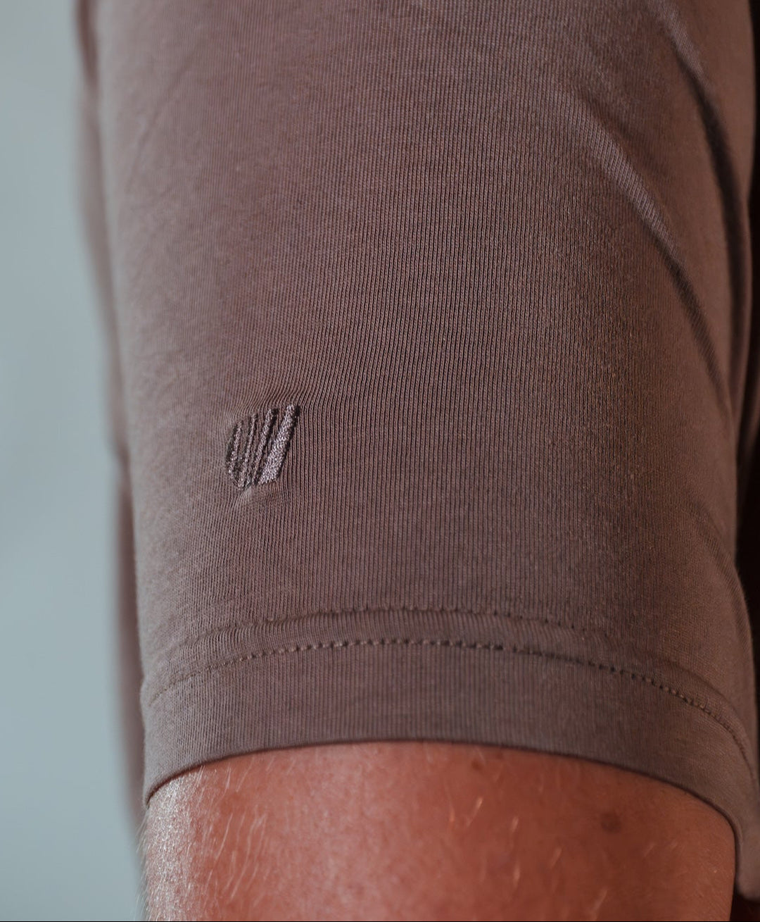 T-shirt coton bio Yellowstone marron détail logo manche