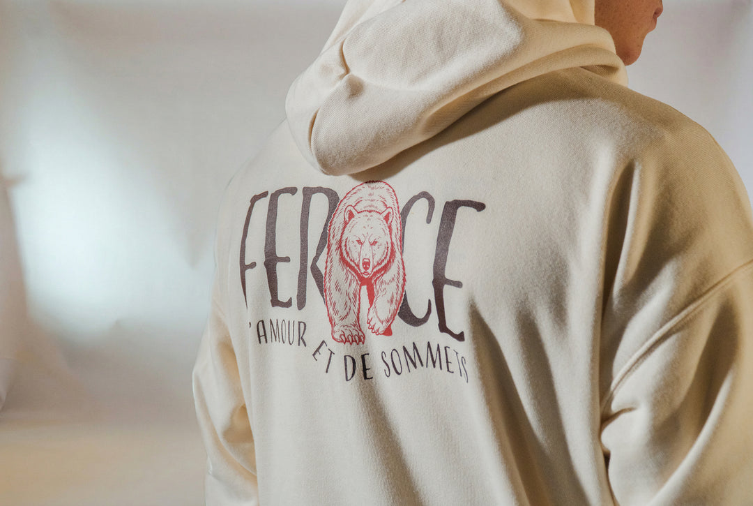 Hoodie Yellowstone écru porté détail impression dos