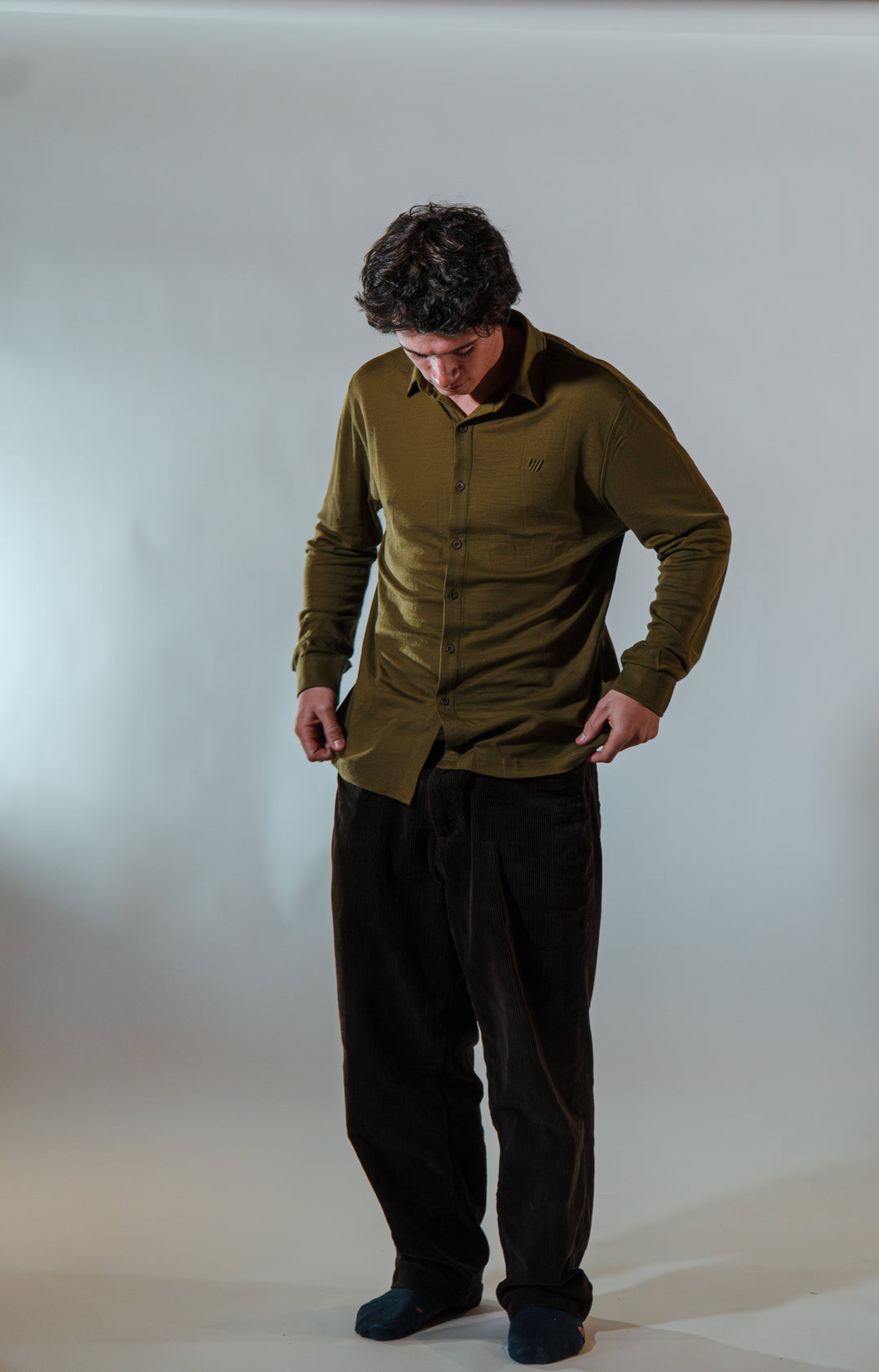 Chemise Mérinos Ibérica Homme - Vert Olive FEROCE portée vue de face
