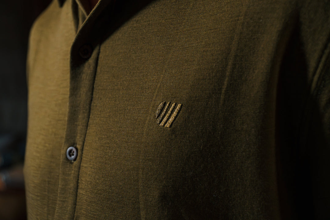 Chemise Mérinos Ibérica Homme - Vert Olive FEROCE détail logo brodé