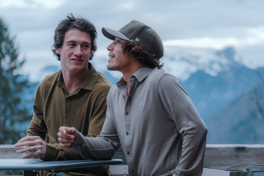 Chemise Mérinos Ibérica Homme FEROCE portée en extérieur