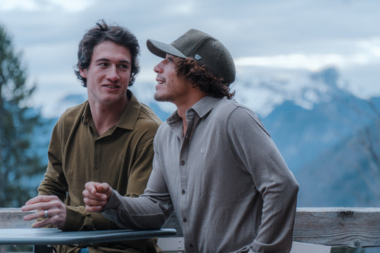 Chemise Mérinos Ibérica Homme FEROCE portée en extérieur