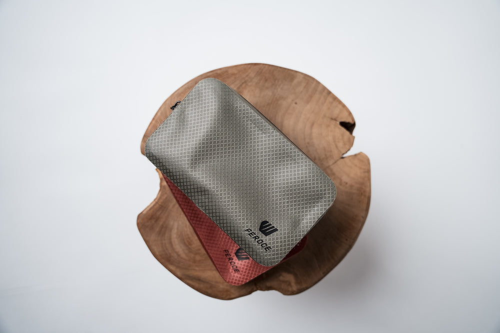 pochette Leoube étanche IPX6 grise vue dessus
