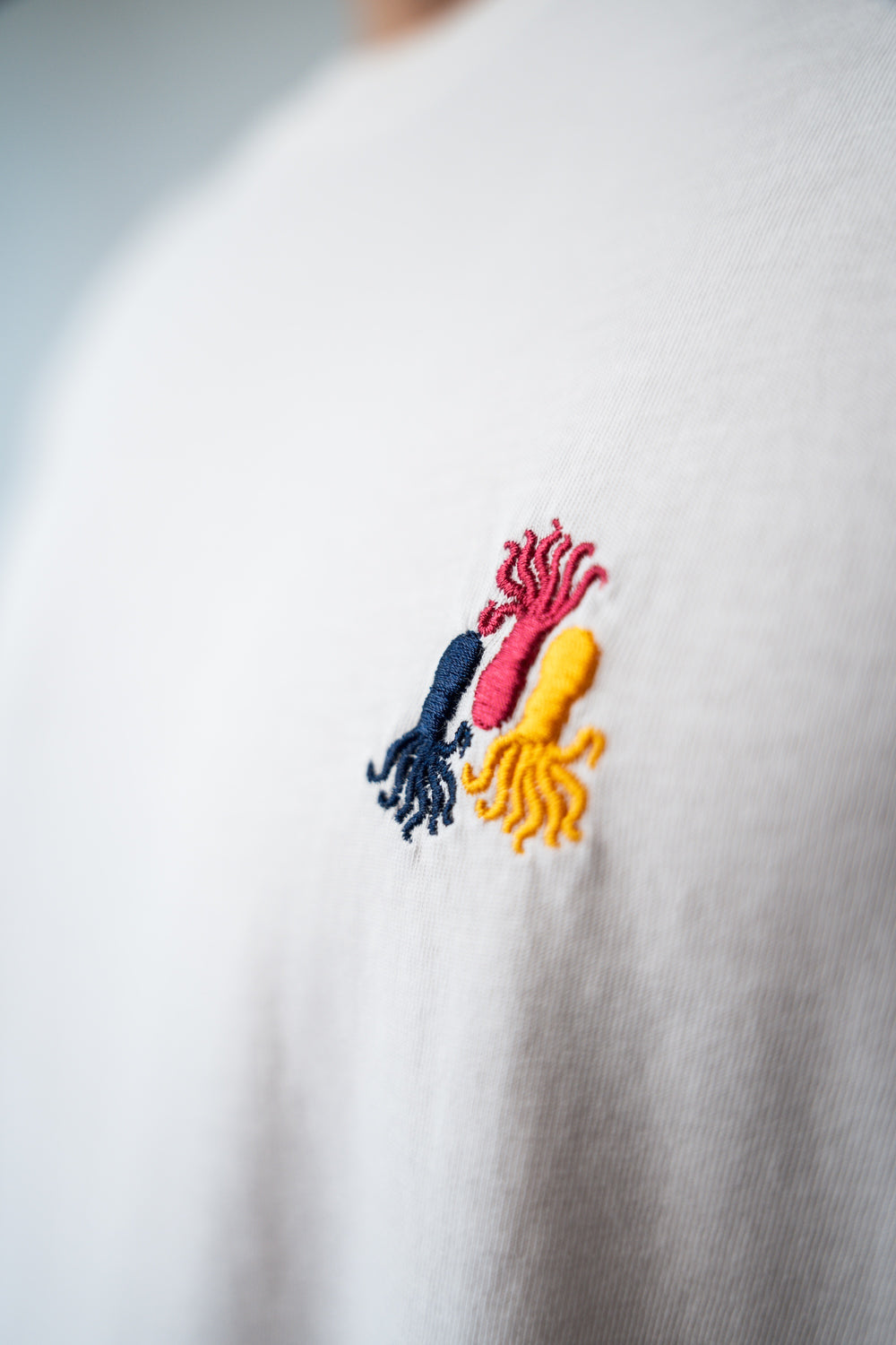 T-shirt en coton bio Octo écru détail broderie