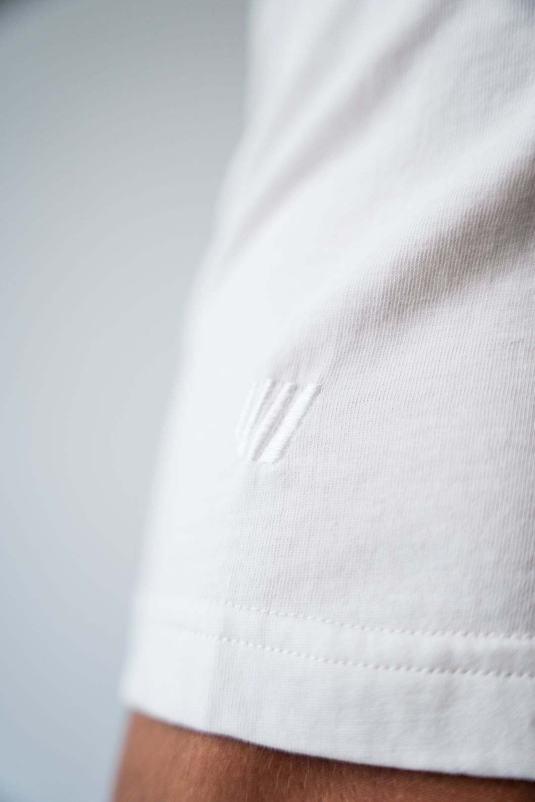 T-shirt coton bio écru détail manche logo