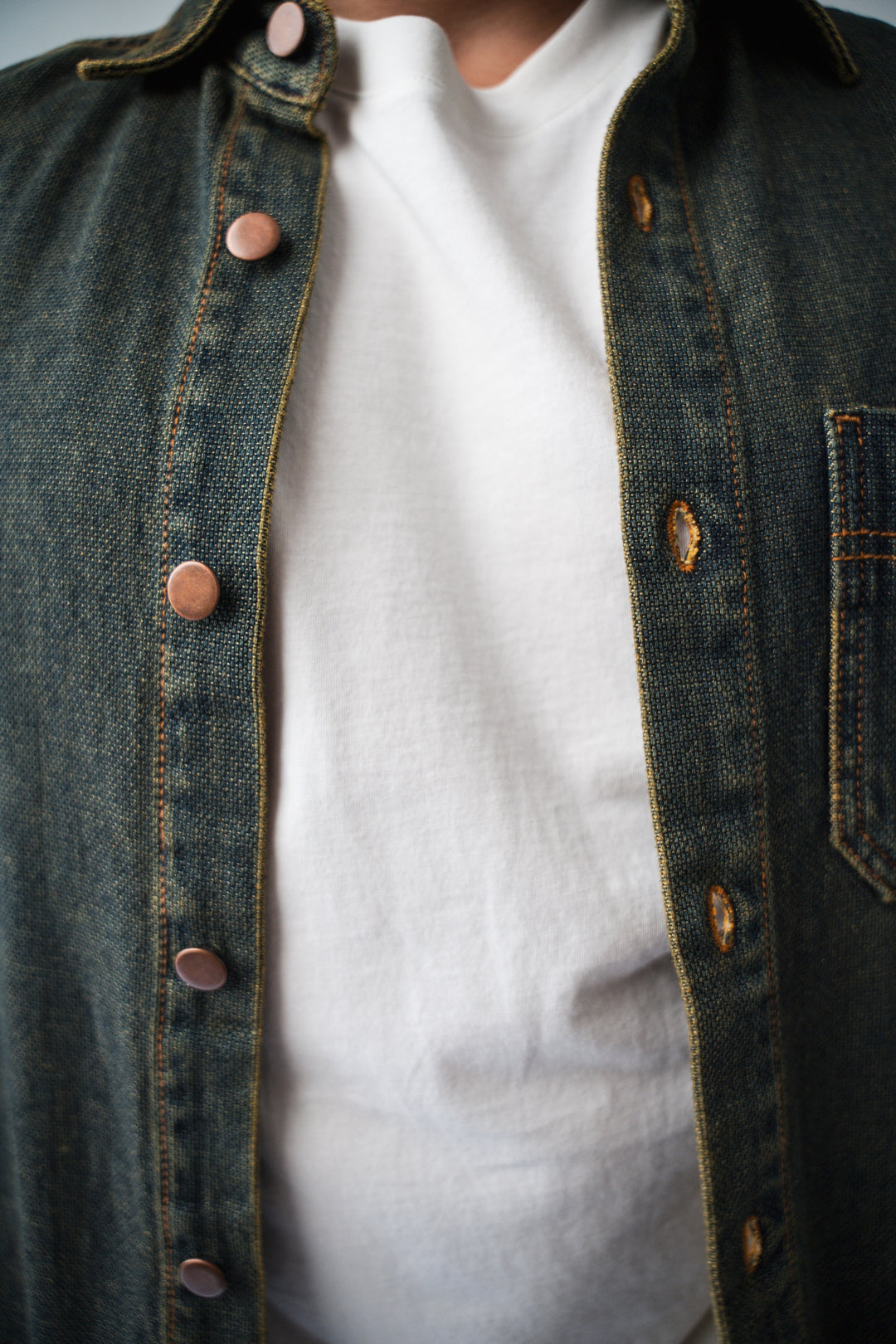 Chemise en jean héritage bleu rouille détail boutons et tissu