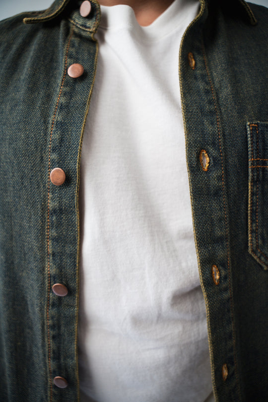 Chemise en jean héritage bleu rouille détail boutons et tissu