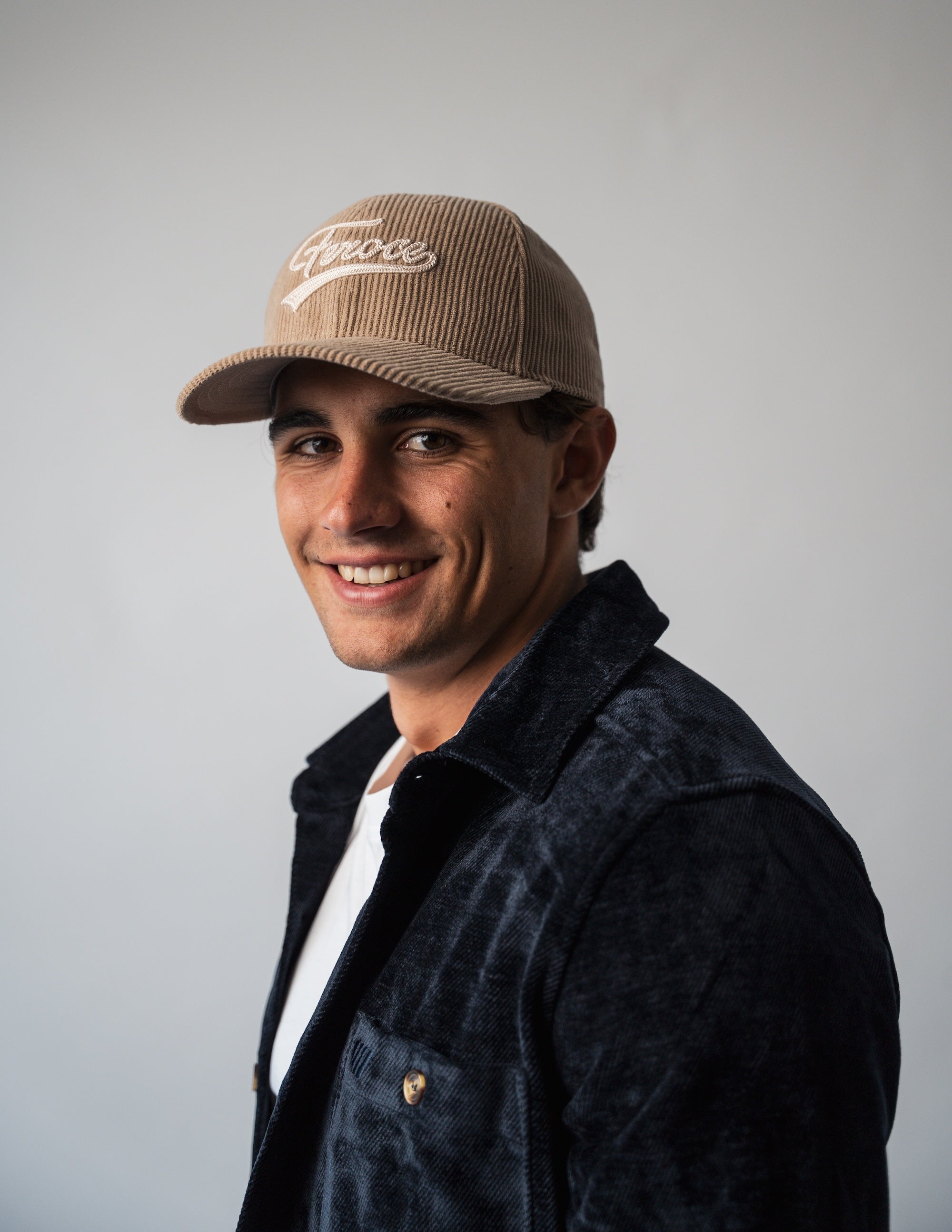 Casquette velours Bena - Beige FEROCE portée de profil