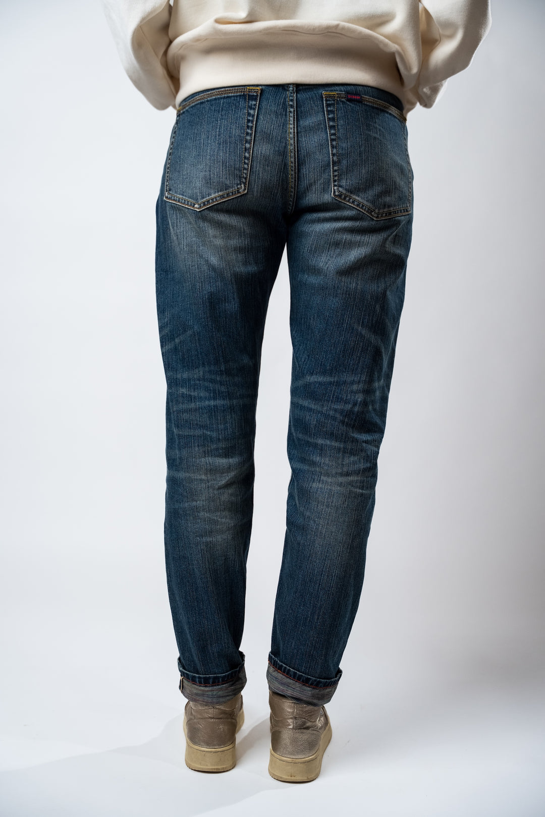 Jean Denim selvedge Lukla - Bleu vieilli FEROCE porté vue de dos