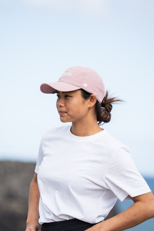 Casquette en Tissu Gaou - Rose FEROCE portée en extérieur style décontracté