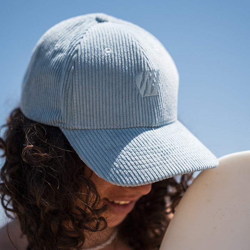 Casquette Alizée velours cotelé - bleu ciel FEROCE portée profil