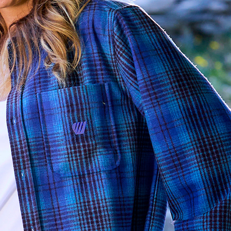 chemise à carreaux en laine - bleue détail tissu motif carreaux