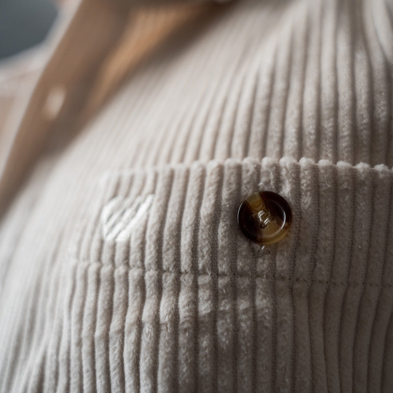 Chemise Danay en velours - crème FEROCE détail velours côtelé et bouton