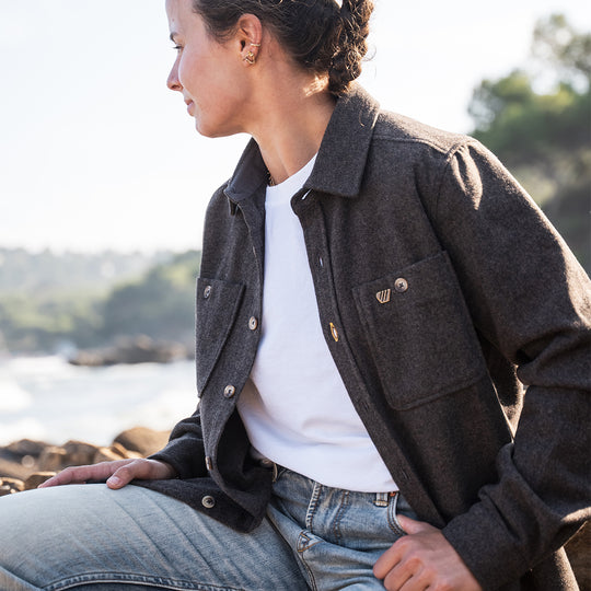 Chemise MEZENC en laine - marron FEROCE portée en extérieur