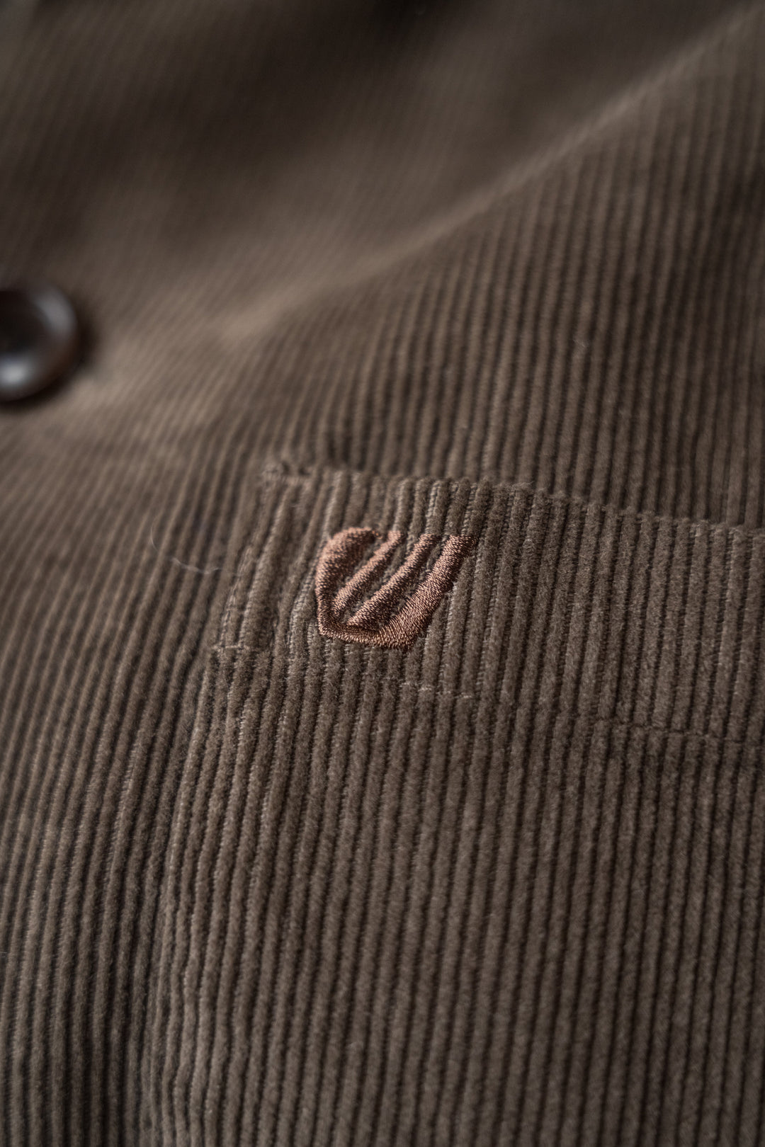 Chemise Velours Bronco - Olive foncée détails logo brodé