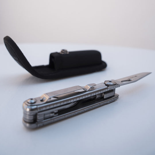 Couteau multifonctions - Étui en nylon