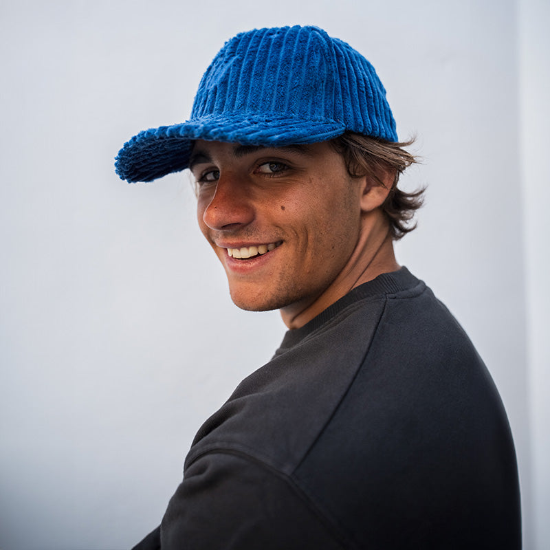 Casquette Meltem velours cotelé - Bleue FEROCE portée profil homme