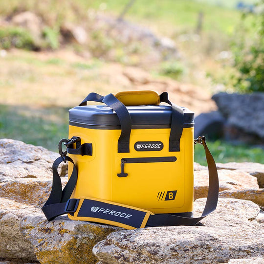 glacière souple Lignon 8L - jaune vue extérieure sur rocher