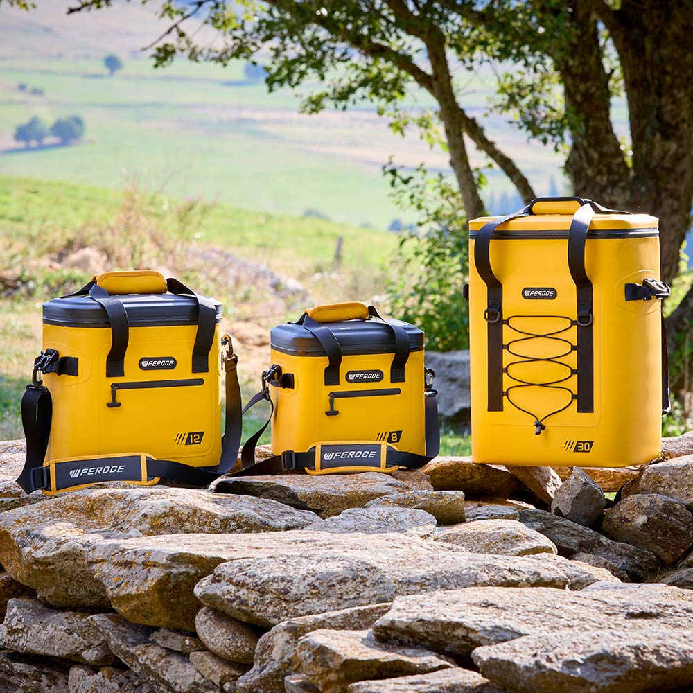 glacière souple Lignon 18L - jaune en situation outdoor sur rochers