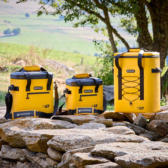 glacière souple Lignon 18L - jaune en situation outdoor sur rochers