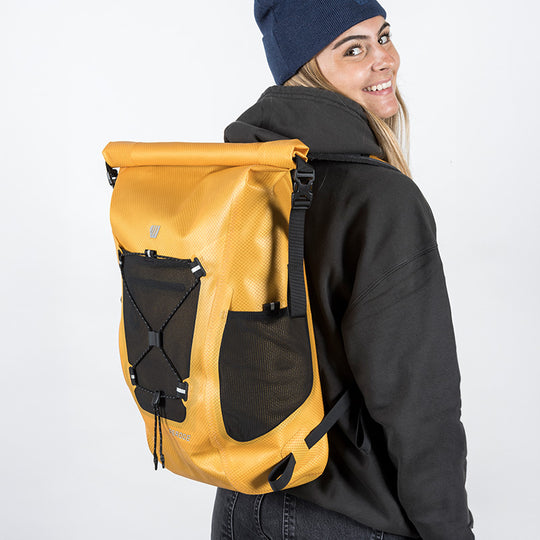 Sac à dos étanche IPX6 Kiteloop 27L - orange FEROCE porté de profil