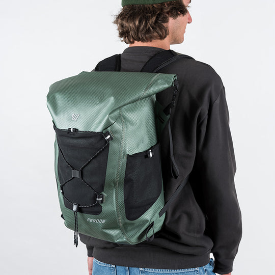 Sac à dos étanche IPX6 Kiteloop 27L - vert FEROCE porté de dos