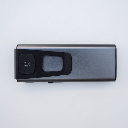 Lampe torche LED rechargable support magnétique FEROCE vue arrière fixation