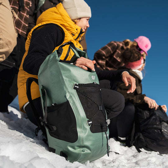 Sac à dos étanche IPX6 Kiteloop 27L - vert FEROCE utilisé en situation neige