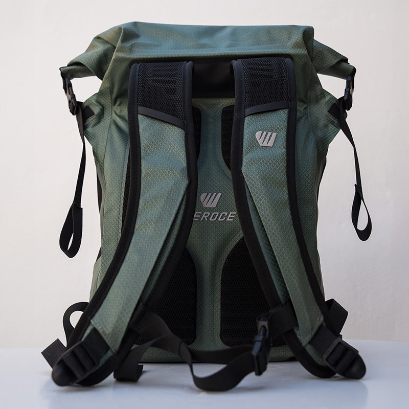 Sac à dos étanche IPX6 Kiteloop 27L - vert FEROCE vue arrière bretelles