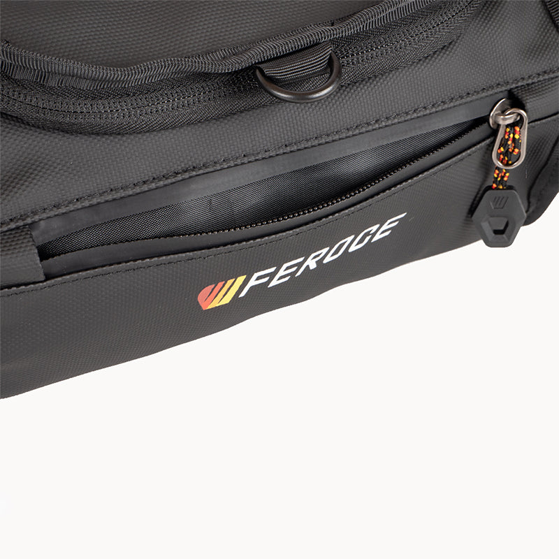 Trousse de toilette - noir FEROCE détail fermeture zip logo